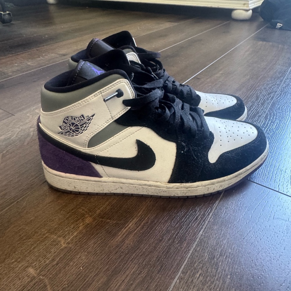 Nike Jordan 1 Mids "Varsity Purple"
